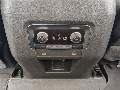 Used 2022 Chevrolet Suburban Z71 AWD/4WD image 17
