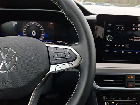 Used 2025 Volkswagen Taos SE image 21