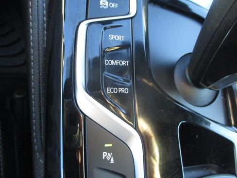 Used 2017 BMW 530i xDrive image 18