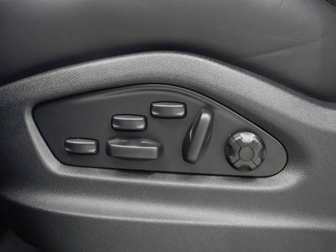 Certified 2025 Porsche Cayenne GTS image 20