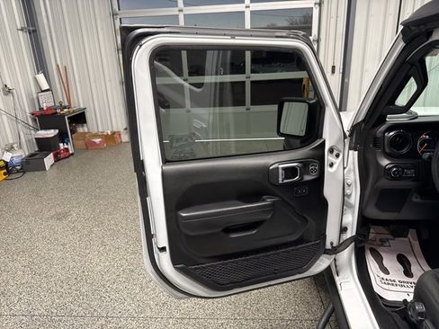 Used 2022 Jeep Wrangler Unlimited Sport image 10
