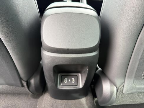 New 2026 Hyundai Elantra Limited FWD image 7