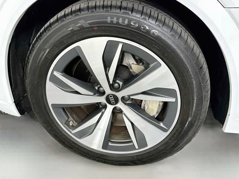 Used 2024 Audi Q8 e-tron Premium Plus AWD/4WD image 33