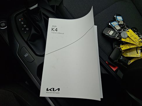 Used 2025 Kia K4 FWD image 26