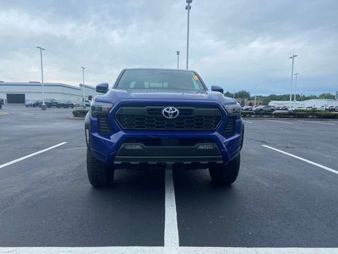 Used 2025 Toyota Tacoma TRD Off-Road w/ TRD Off Road Upgrade Package AWD/4WD image 10