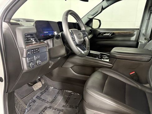 Used 2025 Chevrolet Suburban Z71 AWD/4WD image 23