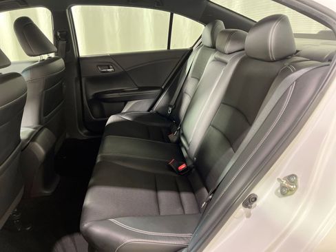 Used 2017 Honda Accord Sport image 24