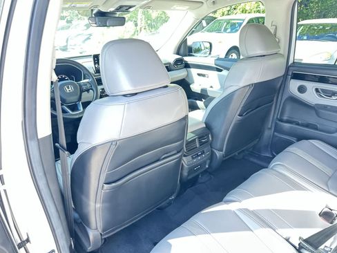 Used 2025 Honda Pilot Touring image 15