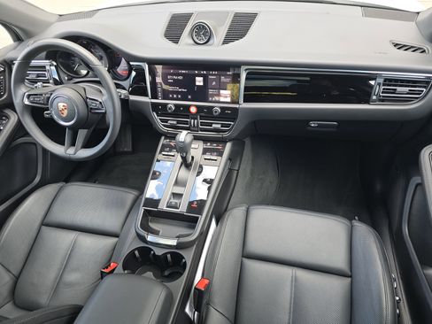 Certified 2025 Porsche Macan image 15