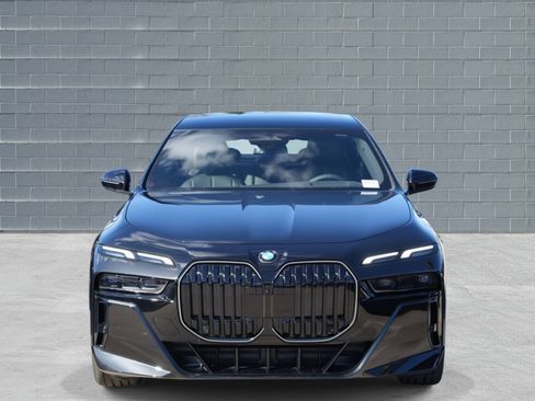 New 2026 BMW 740i w/ Premium Package image 2
