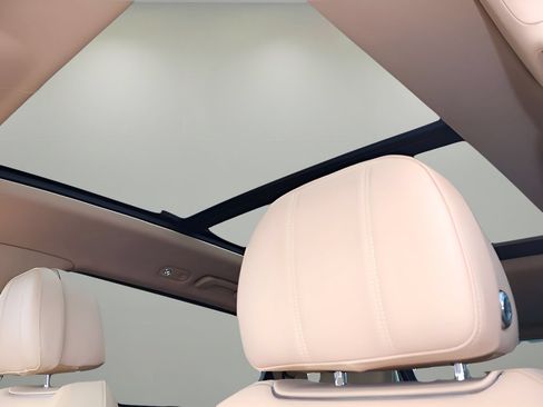 Certified 2024 Bentley Bentayga Extended Wheelbase AWD/4WD image 32