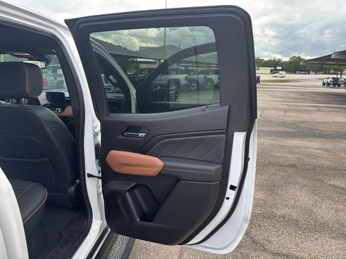 New 2025 GMC Canyon AT4 w/ LPO, Off Road Lift Package AWD/4WD image 18