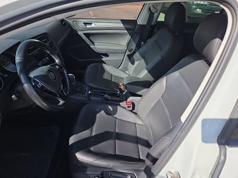 Used 2019 Volkswagen Golf S FWD image 10