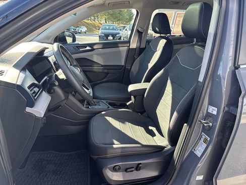 Used 2024 Volkswagen Taos SE w/ Panoramic Sunroof Package image 10