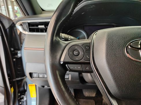 Used 2023 Toyota Venza XLE AWD/4WD image 12