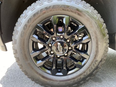 Used 2025 Chevrolet Silverado 2500 Custom w/ Custom Value Package RWD image 13