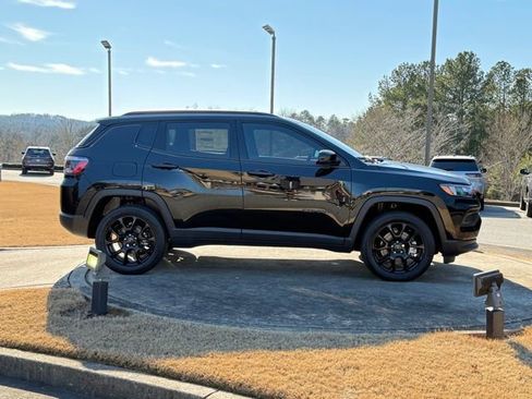 New 2026 Jeep Compass Latitude image 8