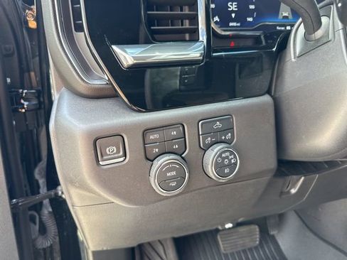 Used 2024 Chevrolet Silverado 1500 LT Trail Boss w/ Convenience Package II AWD/4WD image 17