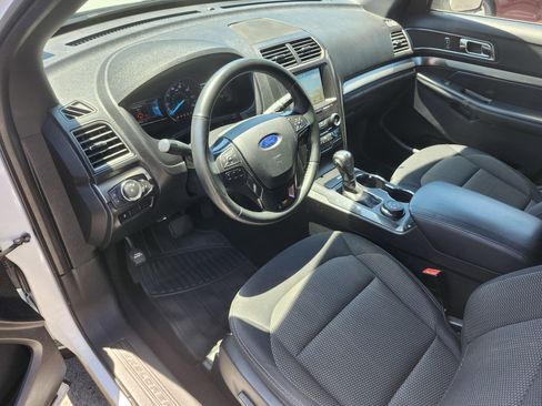 Used 2019 Ford Explorer XLT w/ Equipment Group 201A AWD/4WD image 4