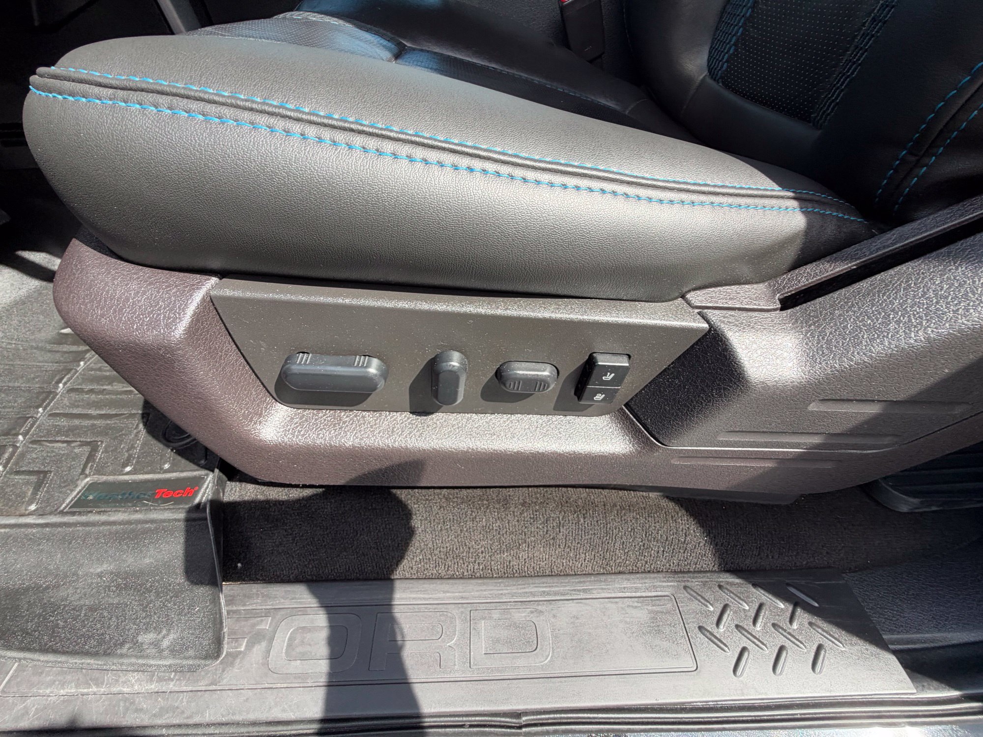 Used 2013 Ford F150 Raptor w/ Luxury Equipment Group AWD/4WD image 19