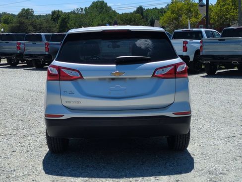 Used 2021 Chevrolet Equinox LS w/ LS Convenience Package FWD image 9