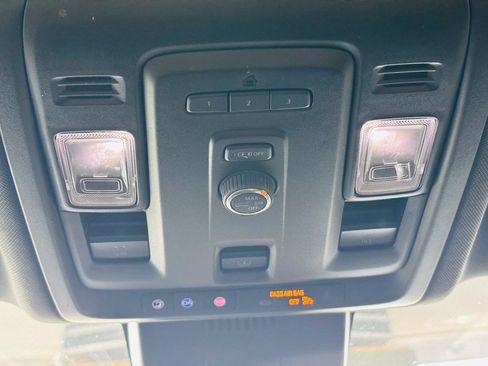 Used 2023 GMC Yukon XL SLT AWD/4WD image 47