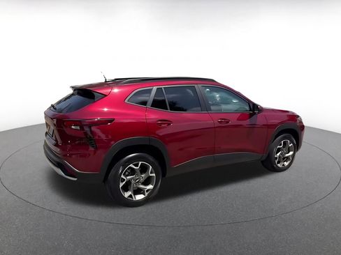Used 2025 Chevrolet Trax LT w/ LT Convenience Package FWD image 12