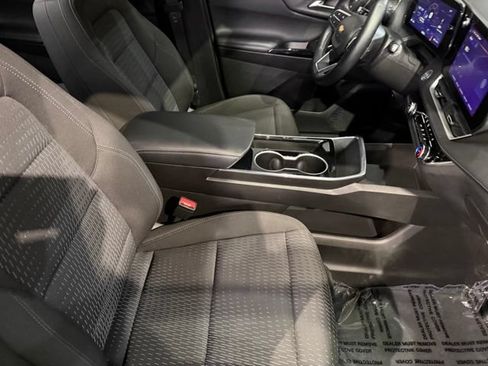 Used 2025 Chevrolet Equinox LT FWD image 24