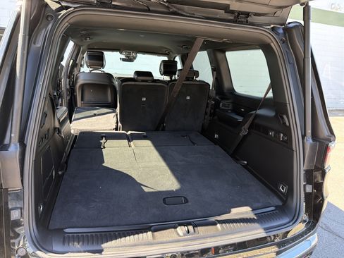 Used 2023 Jeep Wagoneer 4WD image 28