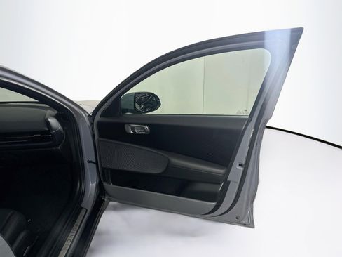 Used 2023 Volvo C40 P8 Recharge Plus AWD/4WD image 32