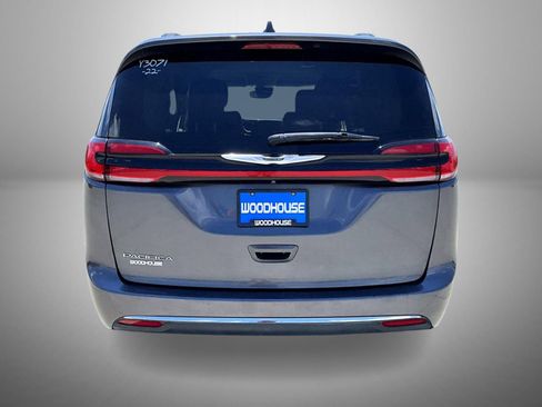Used 2022 Chrysler Pacifica Touring-L FWD image 6