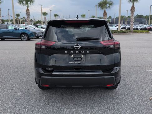 Certified 2026 Nissan Rogue SV FWD image 5