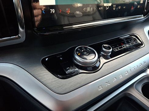 New 2025 Ford Expedition Platinum w/ Driver's Package image 15