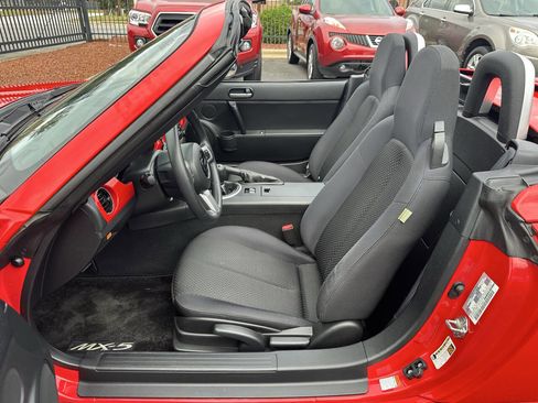 Used 2008 MAZDA MX-5 Miata Sport image 13