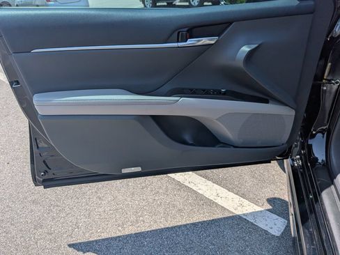 Used 2021 Toyota Camry XSE FWD image 9