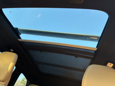 Certified 2023 Volvo XC60 B5 Ultimate w/ Climate Package image 28