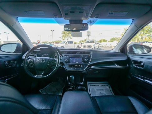 Used 2017 Toyota Avalon Touring image 2