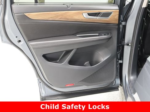 Used 2024 Volkswagen Atlas SE image 28