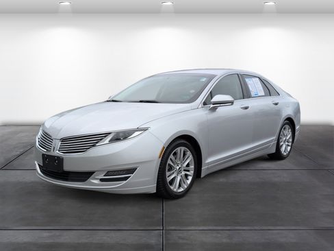 Used 2016 Lincoln MKZ FWD image 4