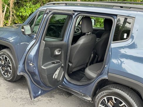Used 2023 Jeep Renegade Latitude AWD/4WD image 11