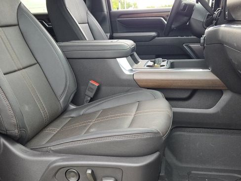 Used 2025 Chevrolet Silverado 3500 High Country w/ High Country Premium Package AWD/4WD image 3