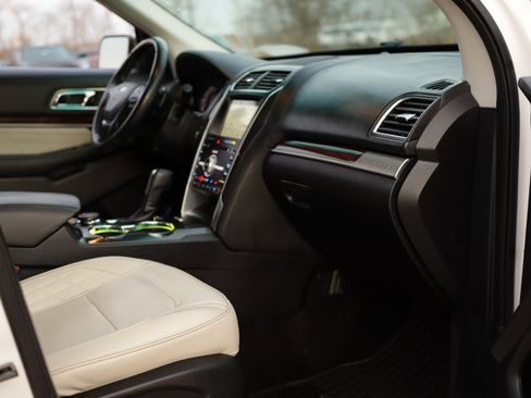 Used 2017 Ford Explorer Platinum image 37