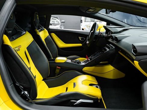 Used 2020 Lamborghini Huracan EVO image 10