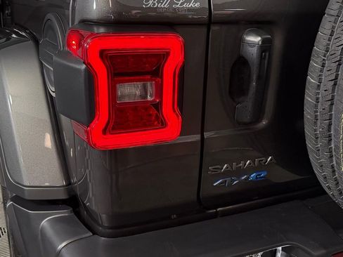 Used 2025 Jeep Wrangler Unlimited Sahara image 12