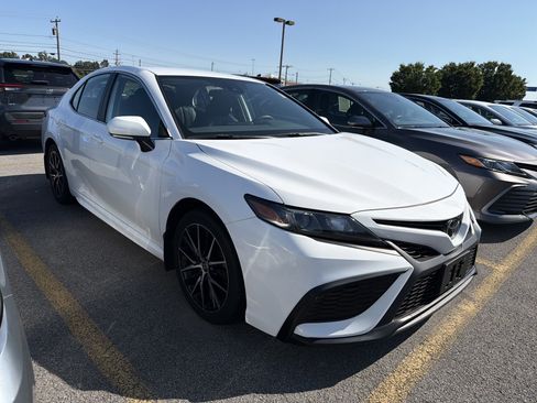 Used 2024 Toyota Camry SE w/ Cold Weather Package FWD image 2