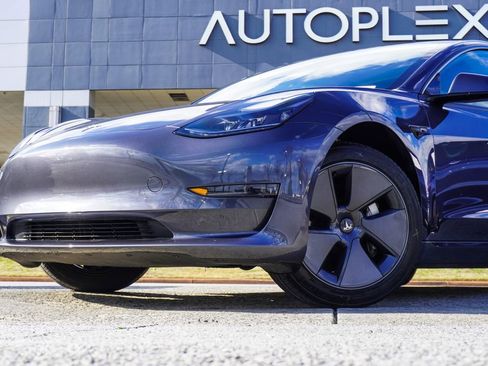 Used 2023 Tesla Model 3 Standard Range image 2