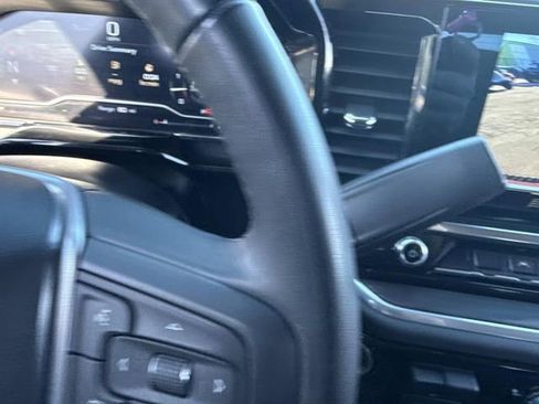 Used 2025 GMC Sierra 1500 SLT image 33