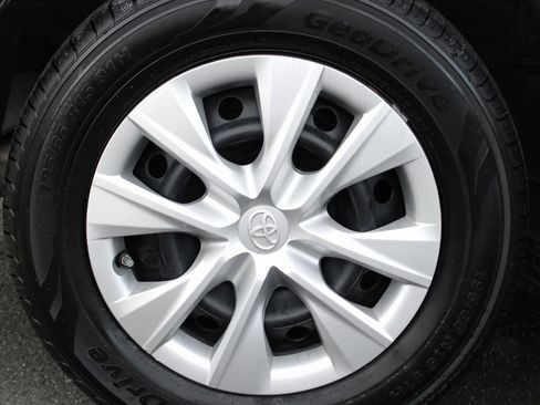 Used 2014 Toyota Corolla L image 11