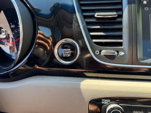 Used 2016 Kia Sedona SX Limited FWD image 48