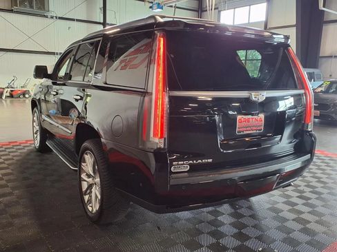 Used 2019 Cadillac Escalade Luxury AWD/4WD image 5